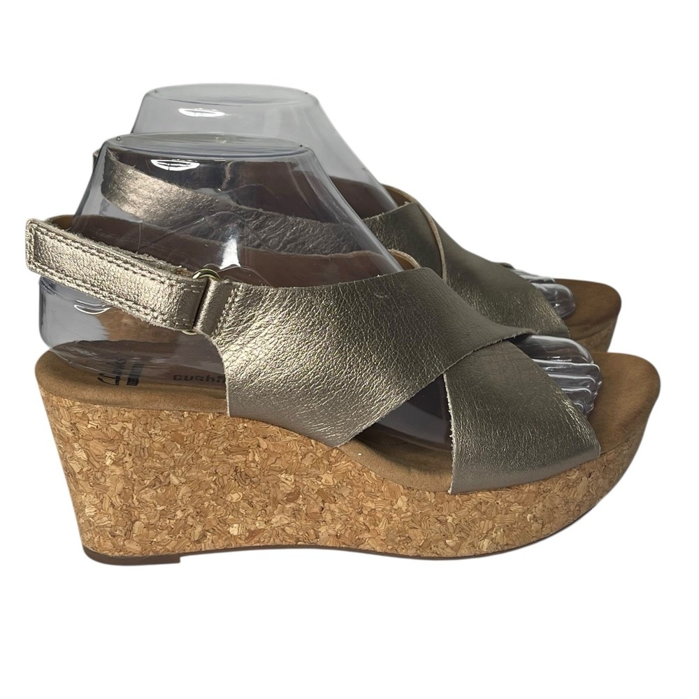 Clarks | Minimalist Gold Metallic Hook Loop Slingback Cork‎ Wedge Sandals Sz 8M
